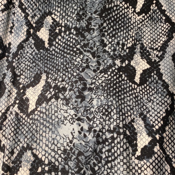 NWT Molerani Snake Skin Print Blouse Size Xtra Xtra Large - Picture 2 of 4